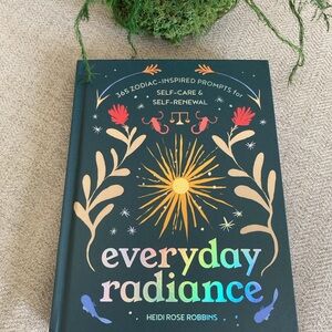 Chronicle Books Everyday Radiance